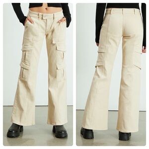 Pacsun pearl low rise cargo bootcut pants tan women’s 28 NWT